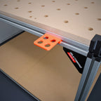 Benchdog-Halter für die Workstation Pro in Orange, vier Aufnahmen für Bench Dogs
