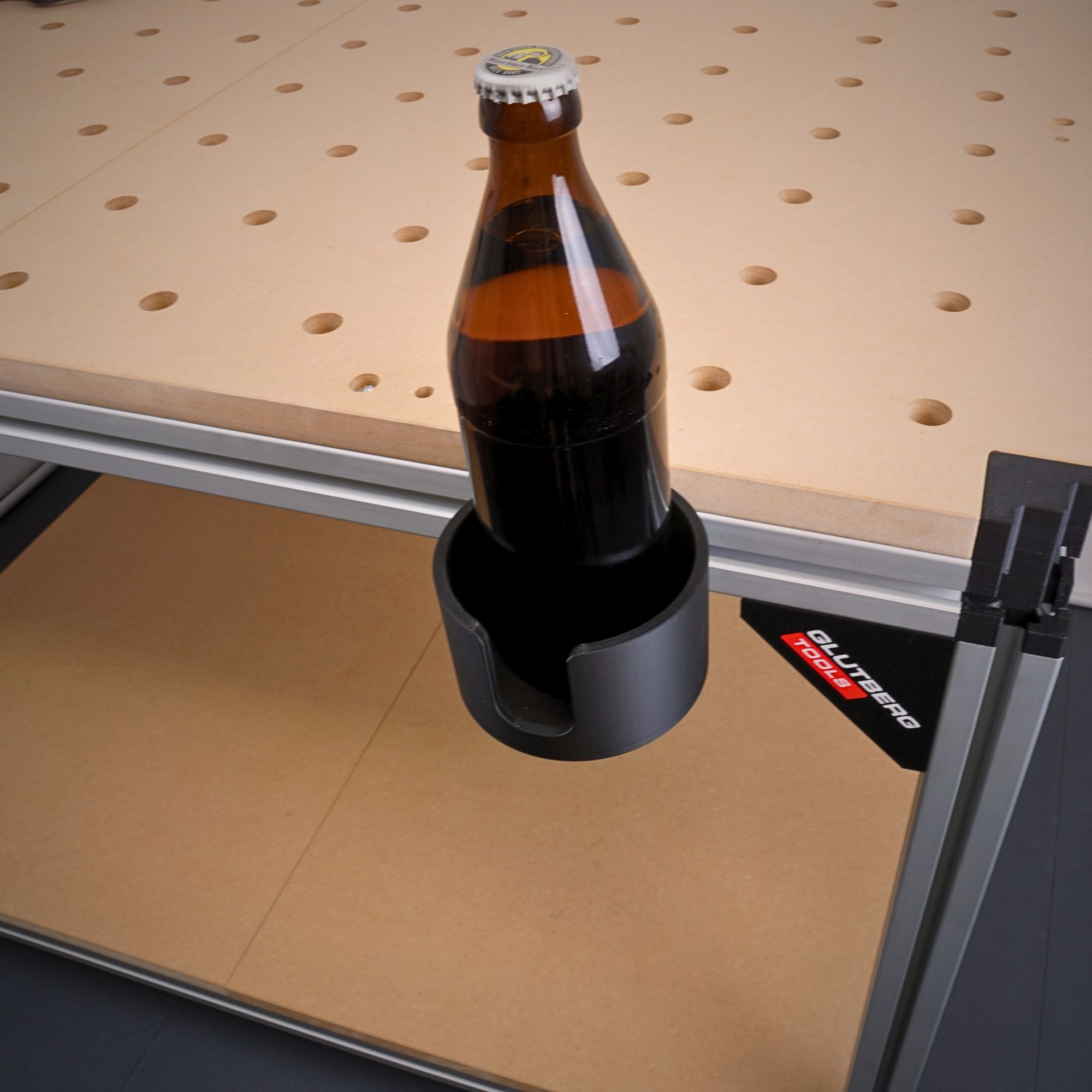 Getränkehalter für die Workstation Pro mit Flasche – Becher- und Flaschenhalter für die Werkbank