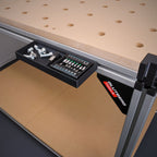 Werkzeugablage der Workstation Pro mit Schrauben, Muttern und Bit-Set – Kleinteile griffbereit an der Werkbank