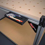 Werkzeugablage an der Workstation Pro Werkbank, im Aluprofil eingehängt und mit Handwerkzeug gefüllt